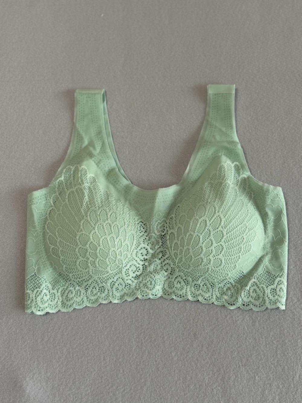 Women's NEW Pull On Lace Front Bra Size Large #260334